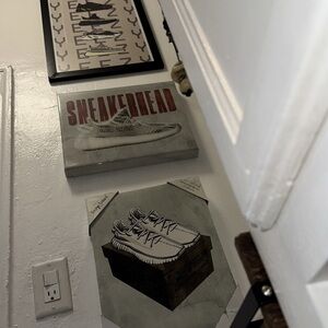 Yeezy Boost 350 print design district new
Yeezy Sneakerhead image  & Hypebeast